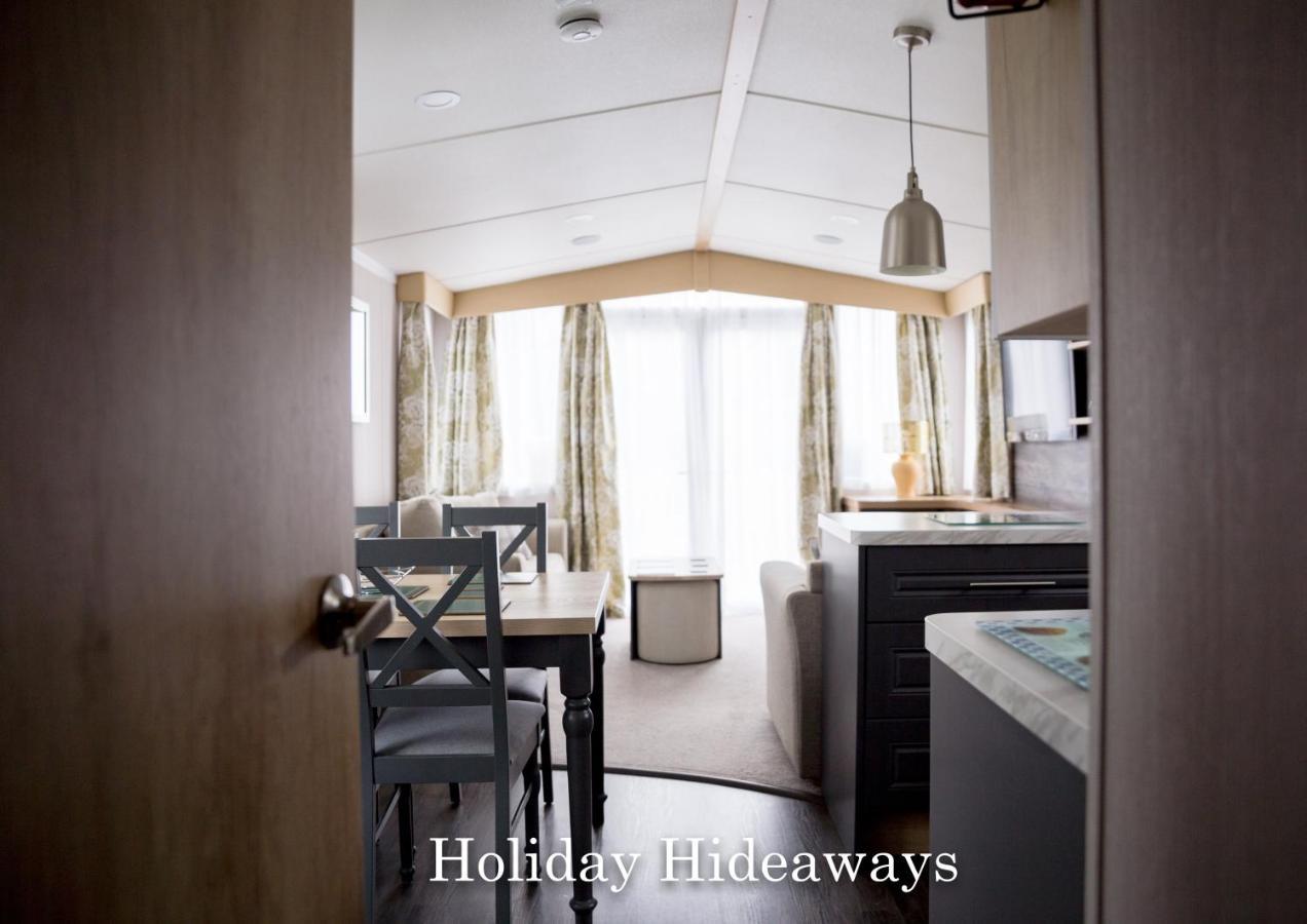 Holiday Hideaways Lytchett Minster Bagian luar foto