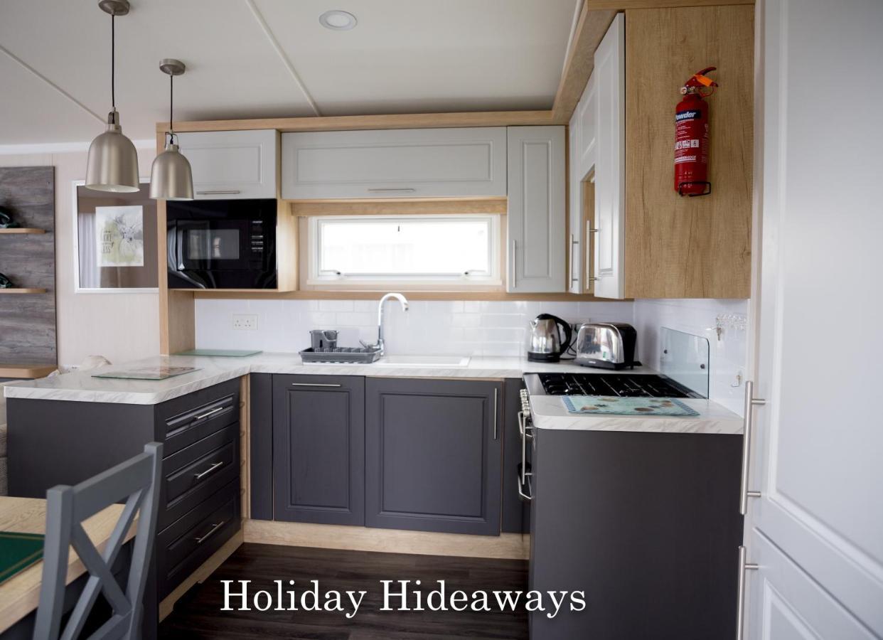 Holiday Hideaways Lytchett Minster Bagian luar foto