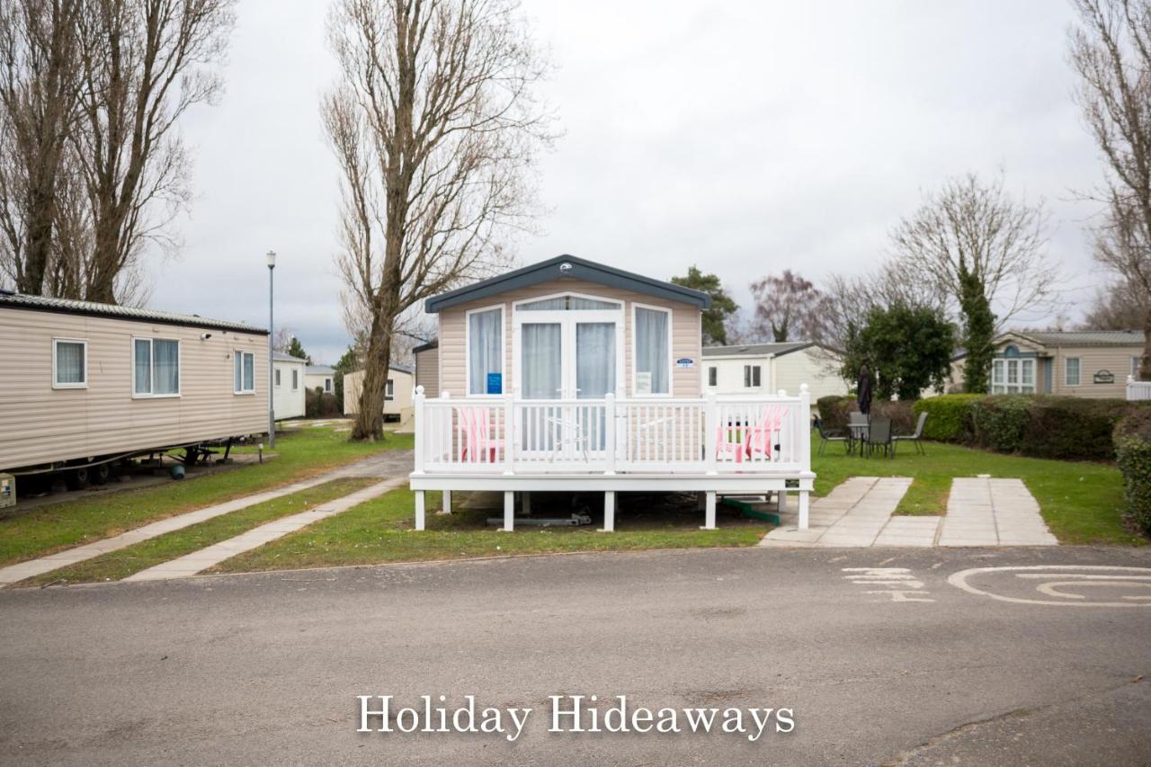 Holiday Hideaways Lytchett Minster Bagian luar foto