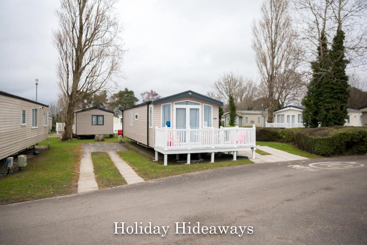 Holiday Hideaways Lytchett Minster Bagian luar foto