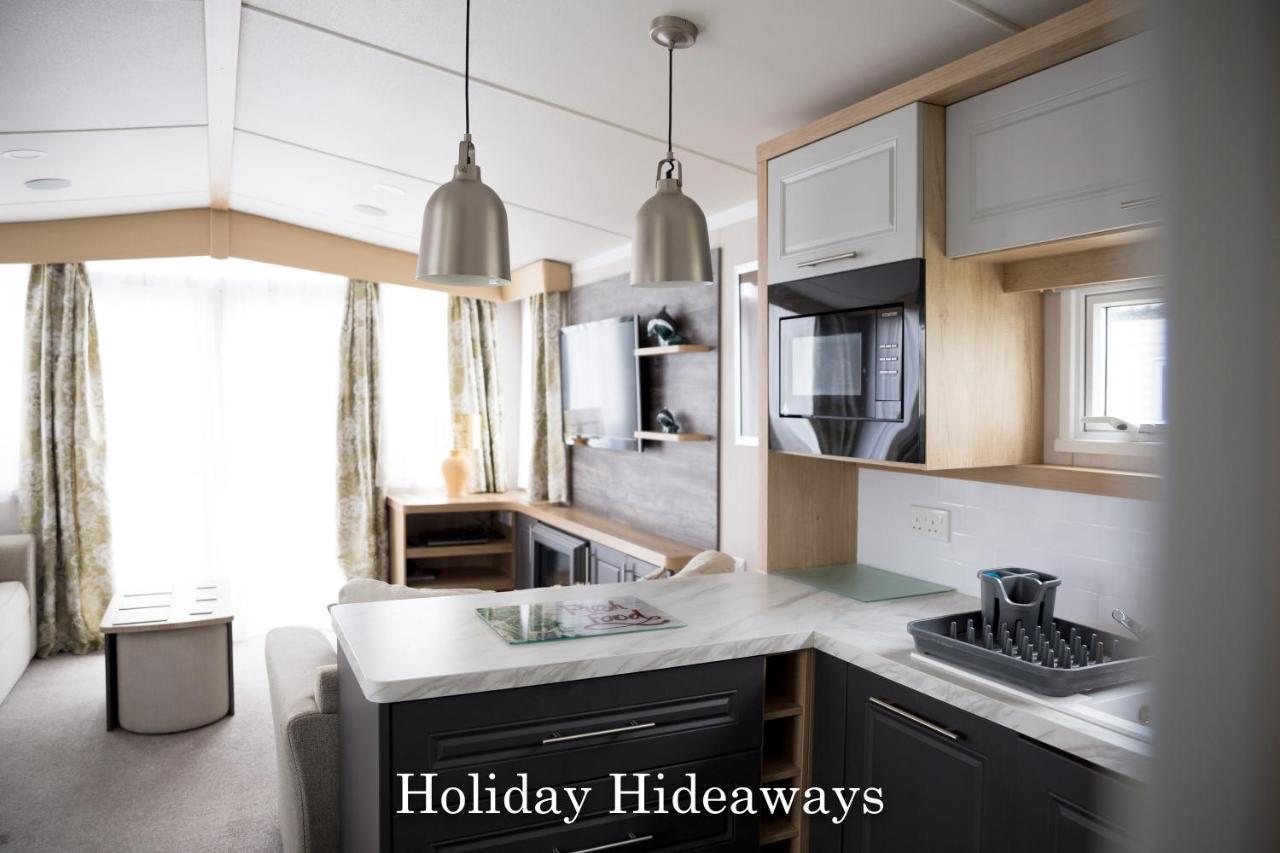 Holiday Hideaways Lytchett Minster Bagian luar foto