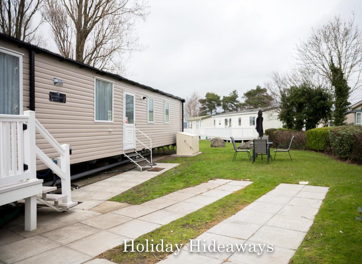 Holiday Hideaways Lytchett Minster Bagian luar foto