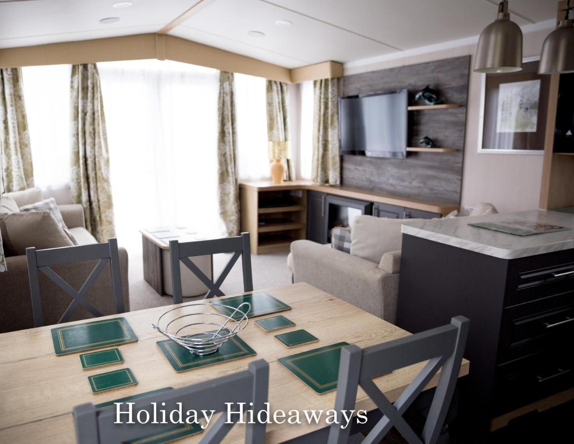 Holiday Hideaways Lytchett Minster Bagian luar foto