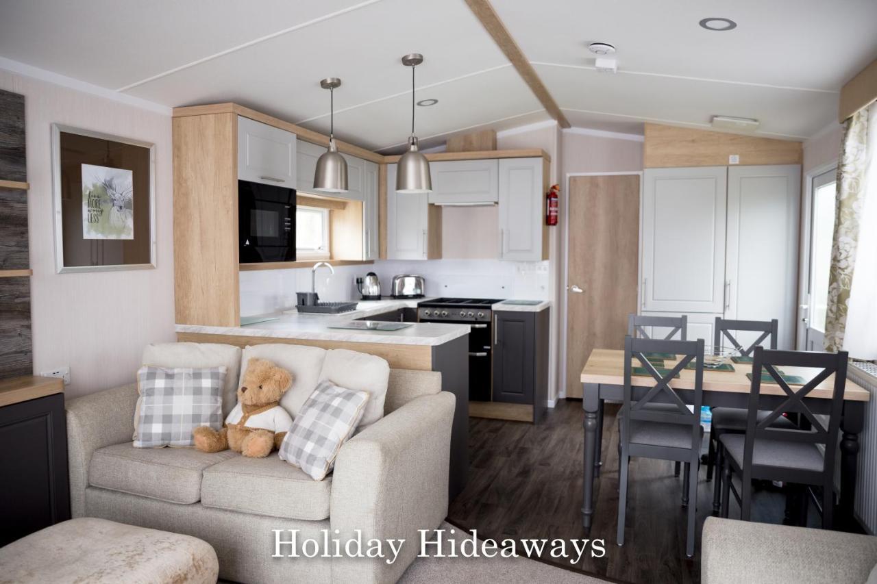 Holiday Hideaways Lytchett Minster Bagian luar foto