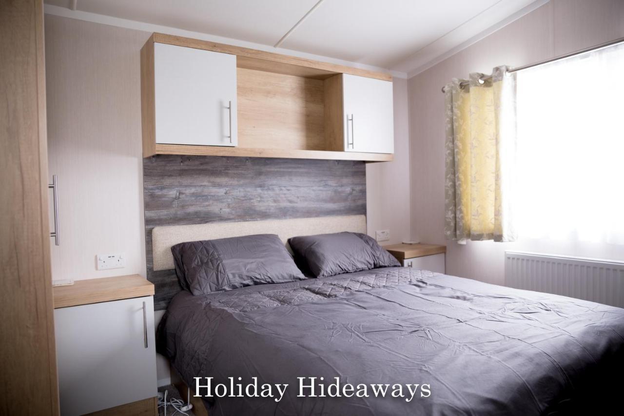 Holiday Hideaways Lytchett Minster Bagian luar foto