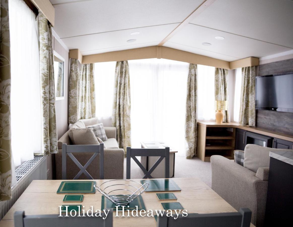 Holiday Hideaways Lytchett Minster Bagian luar foto