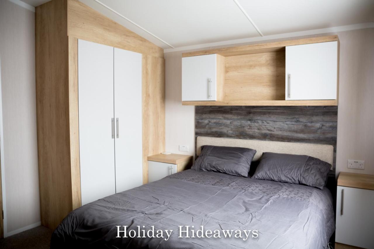 Holiday Hideaways Lytchett Minster Bagian luar foto