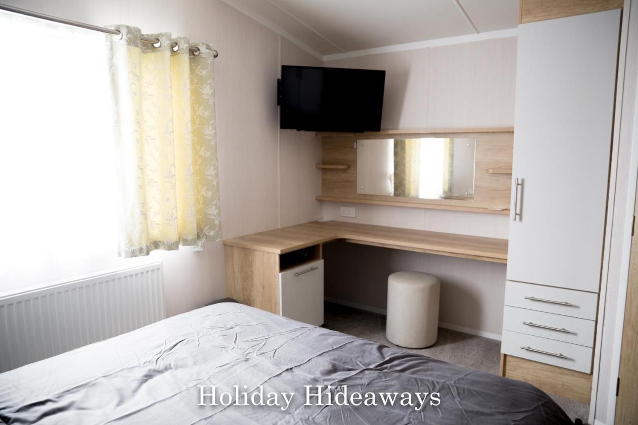 Holiday Hideaways Lytchett Minster Bagian luar foto