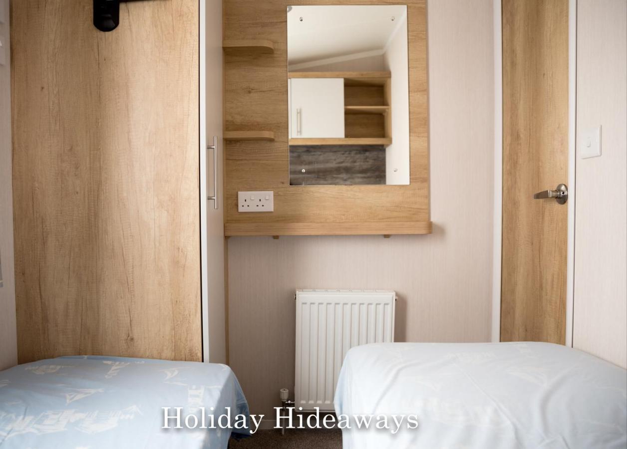 Holiday Hideaways Lytchett Minster Bagian luar foto